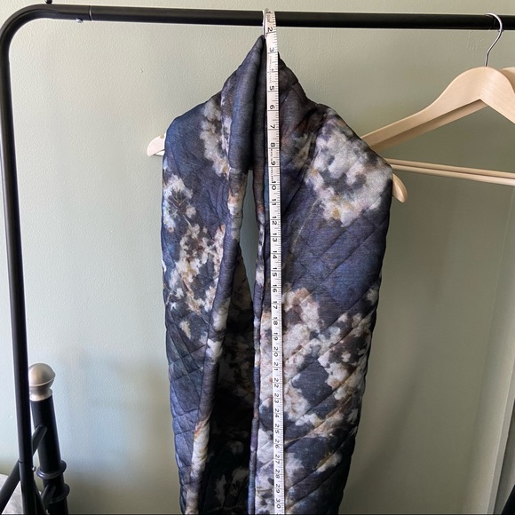 PLUSH CIRCLE SCARF - Picture 5 of 6